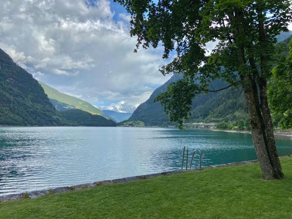 Bed and Breakfast Chasa Sassalbo Poschiavo Exterior foto